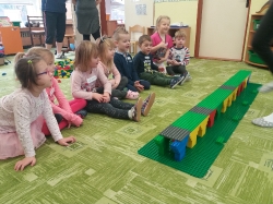 Sluníčka a Stavitel mostů