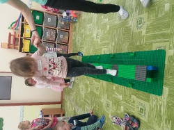 Sluníčka a Stavitel mostů