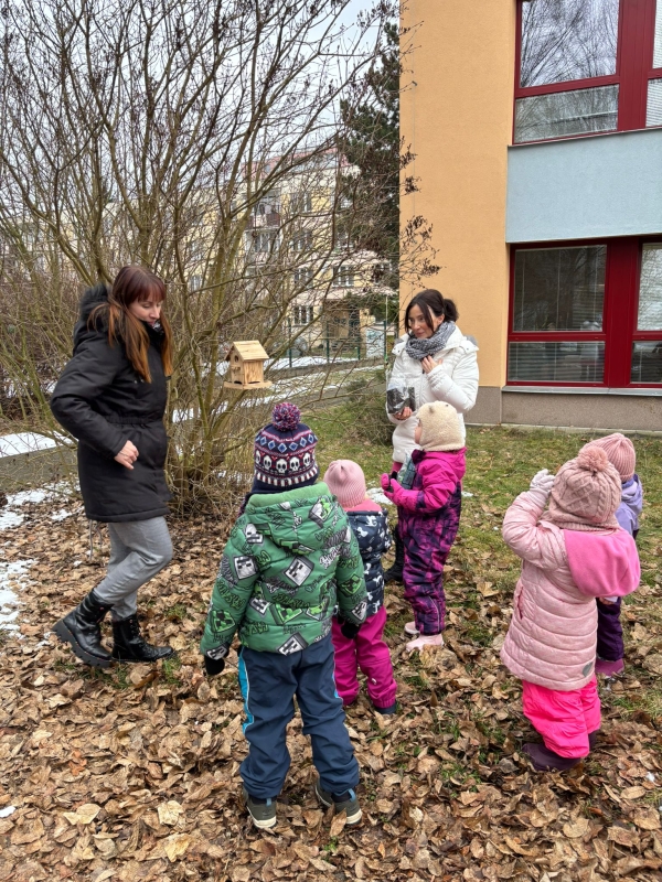 Krm&iacute;me pt&aacute;čky