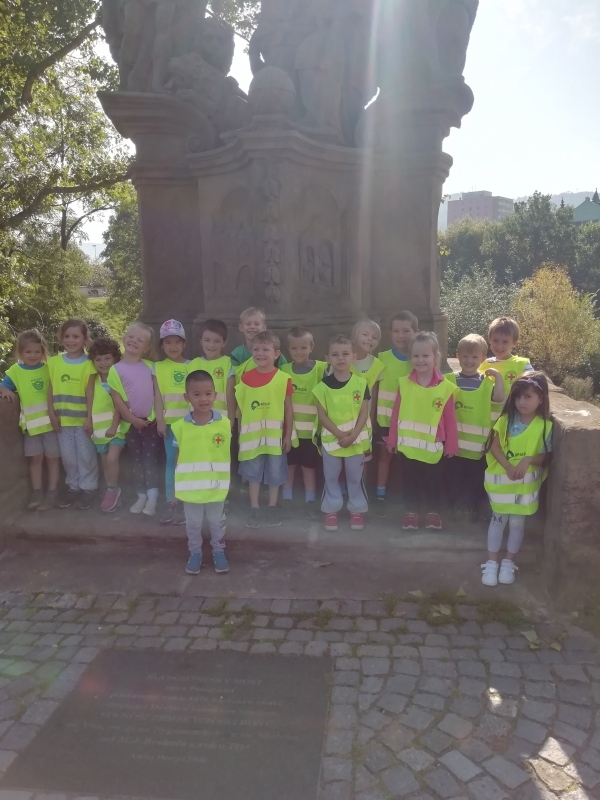 Sovičky se seznamují s okolím MŠ